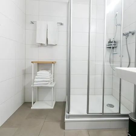 Airhosted - Centre Apartment *